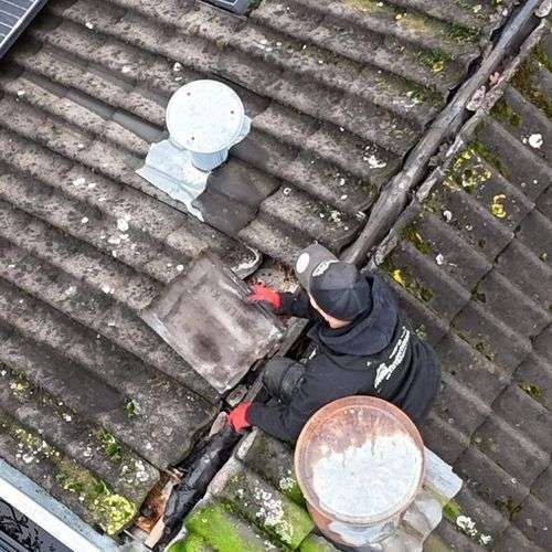 Het opnieuw vastleggen van dakpannen in Berkel en Rodenrijs Het opnieuw vastleggen van dakpannen in Berkel en Rodenrijs